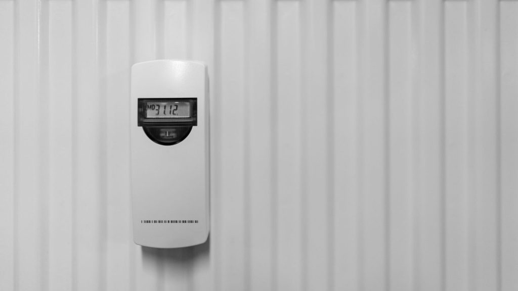 Repartidor en un radiador per millorar l'eficiència energètica